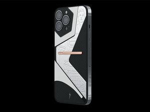 iPhone 13 Ini Dihiasi Lelehan Mobil Tesla, Cocok Buat Fans Elon Musk iPhone 13 Ini Dihiasi Lelehan Mobil Tesla, Cocok Buat Fans Elon Musk