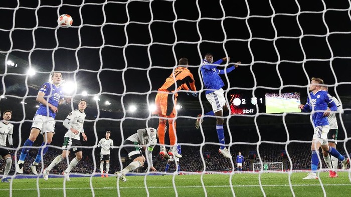 LEICESTER, ENGLAND - NOVEMBER 25: Wilfred Ndidi of Leicester City scores their sides third goal during the UEFA Europa League group C match between Leicester City and Legia Warszawa at The King Power Stadium on November 25, 2021 in Leicester, England. (Photo by Naomi Baker/Getty Images)