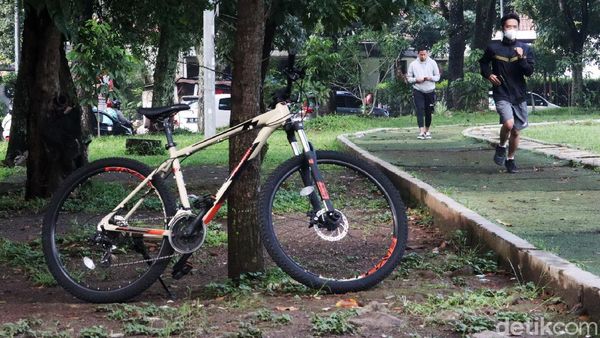 Melihat Aktivitas Olahraga Pagi di Lapang Ciujung Bandung