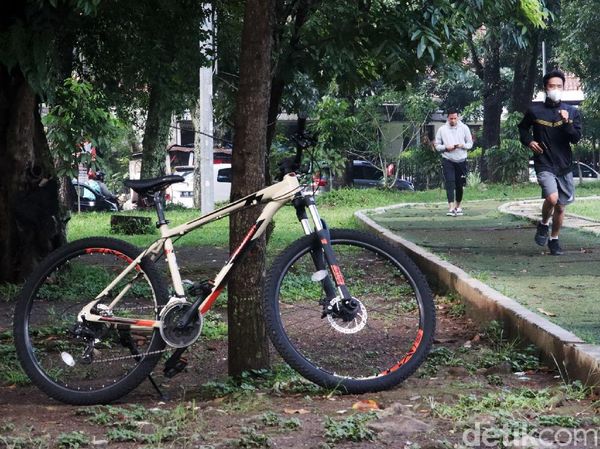 Melihat Aktivitas Olahraga Pagi di Lapang Ciujung Bandung