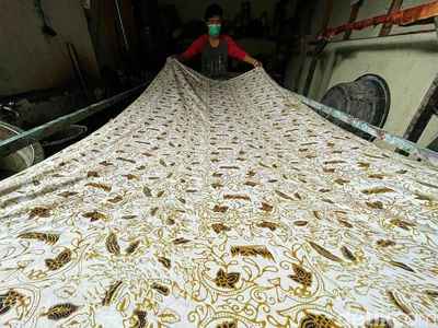 Melihat Batik Unik Khas Sumbar yang Terbuat dari Tanah Liat