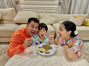 Momen Makan dan Ngidam Seru Nagita Slavina yang Baru Melahirkan Anak Kedua Momen Makan dan Ngidam Seru Nagita Slavina yang Baru Melahirkan Anak Kedua