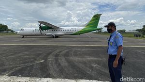 Penampakan Penerbangan Komersil Perdana di Bandara Ngloram