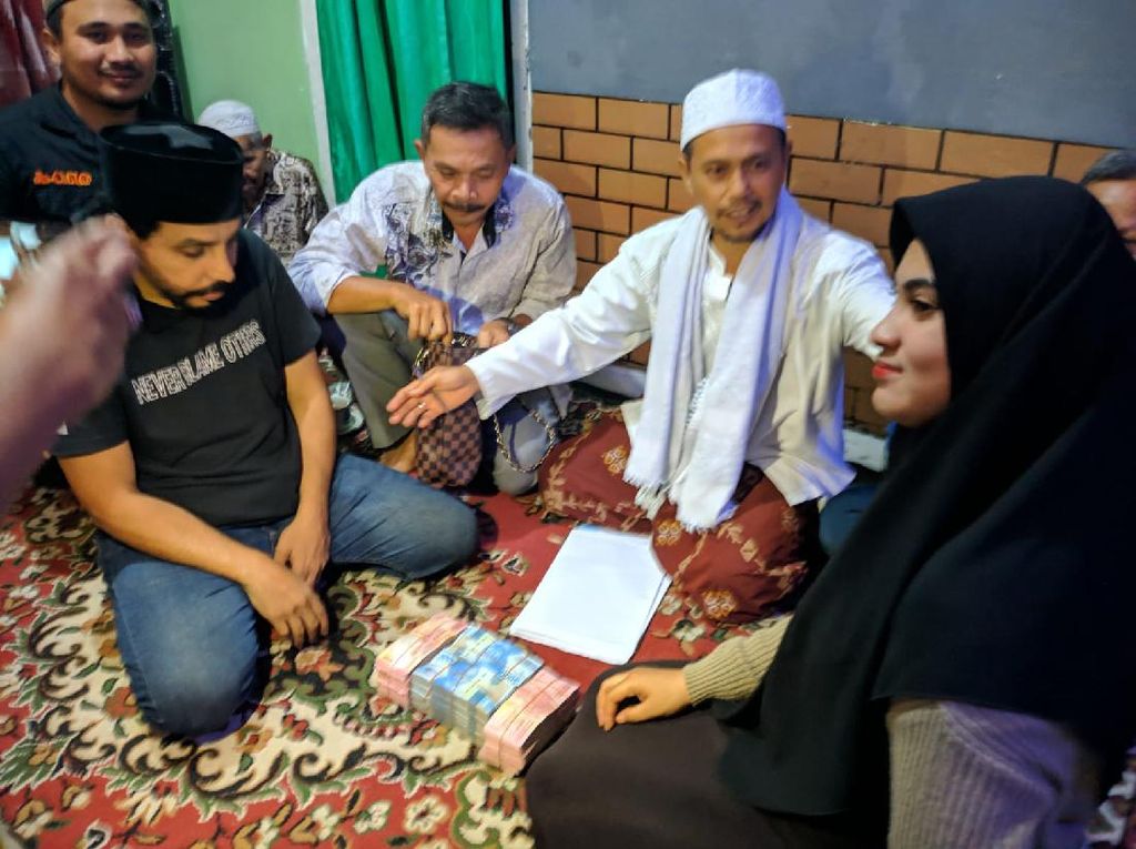 Keluarga Bantah Jual Sarah ke Pria Arab Bermahar Rp 150 Juta Keluarga Bantah Jual Sarah ke Pria Arab Bermahar Rp 150 Juta