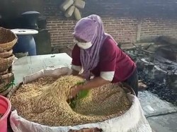 Harga Kedelai Ngegas, Produsen Tempe Mulai Ketar-ketir