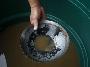 Harga Emas Meroket, Malaysia Izinkan Warganya Menambang Sendiri