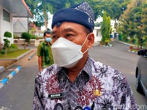 Ada 2 Opsi Pembangunan Jembatan Ambruk yang Paksa Siswa Belajar di Masjid Ada 2 Opsi Pembangunan Jembatan Ambruk yang Paksa Siswa Belajar di Masjid
