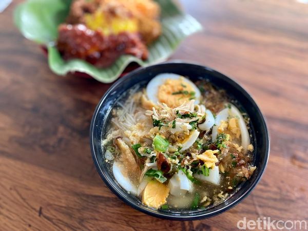 Sluurp! Gurih Segar Soto Banjar yang Diracik Pakai Resep Warisan