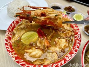 Slurp! Gurihnya Soto Medan berisi Udang Jumbo