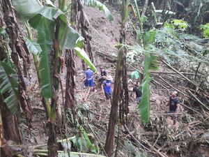 6 Wisatawan Jadi Korban Tanah Longsor di Sungai Gianyar, 2 Tewas-1 Hilang