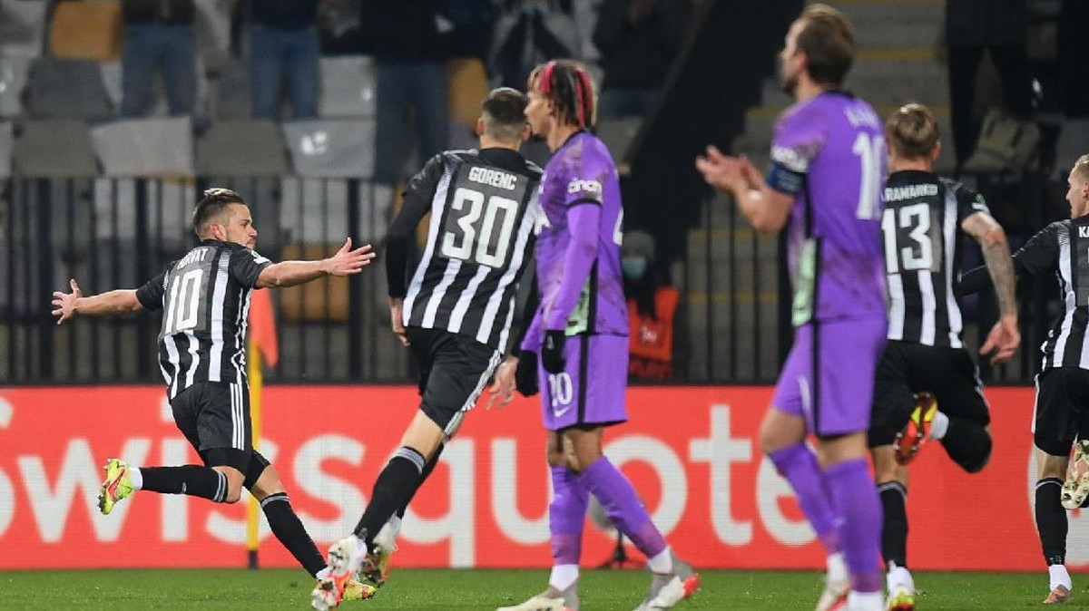 Mura berhasil menumbangkan Tottenham secara dramatis. Foto: Dok. Sky Sports