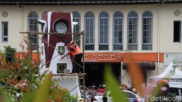 Upaya Mempercantik Tugu Jam Pasar Gede Solo