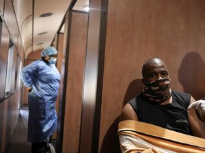 Varian Baru COVID-19 Lebih Mematikan Muncul di Afsel, Inggris Larang Penerbangan dari 6 Negara