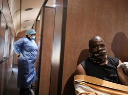 Varian Baru COVID-19 Lebih Mematikan Muncul di Afsel, Inggris Larang Penerbangan dari 6 Negara