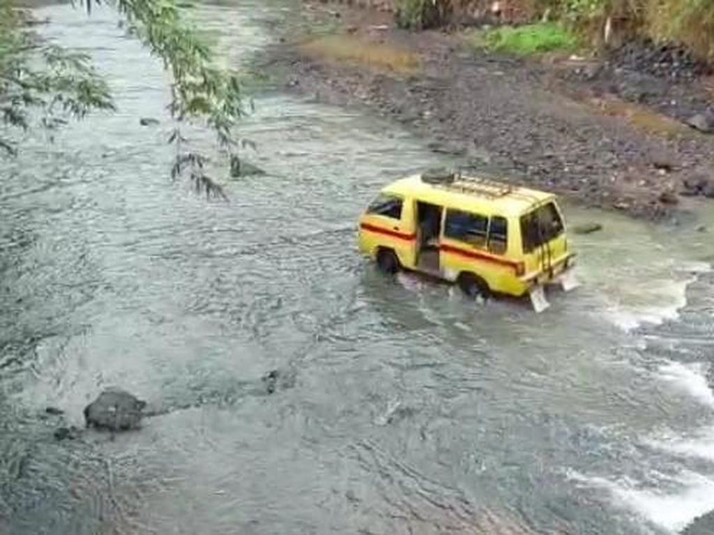 Viral Sungai di Kebumen Dilintasi Kendaraan, Bupati Turun Tangan