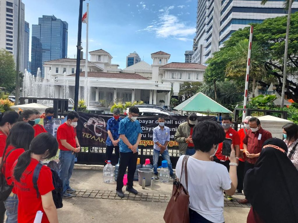 Detikcom Do Your Magic: Ada Masalah Air Bersih, Warga Rusun City Garden Demo Anies