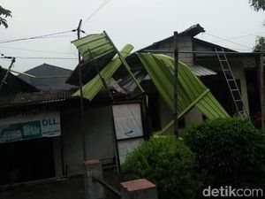 Hujan Disertai Angin Kencang Rusak 17 Rumah Warga Sidoarjo