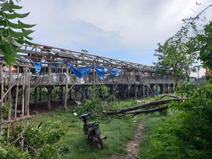 Angin Kencang di Tuban Porakporandakan Rumah Warga, Sekolah, dan Peternakan Ayam