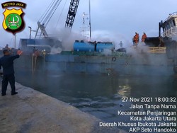 Sempat Padam, Api di KM Bandar Bestari di Sunda Kelapa Kembali Muncul