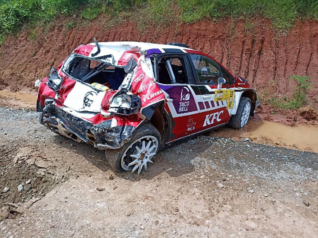 Bamsoet dan Sean Gelael Kecelakaan Ajang Sprint Rally Meikarta