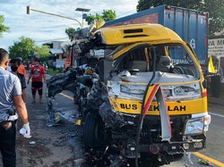 Ini Identitas 4 Korban Tewas Mobil Rombongan Santri Ditabrak Truk di Kediri