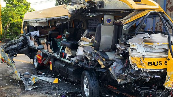 Nyaris Terbelah, Begini Kondisi Mobil Santri yang Ditabrak Truk di Kediri