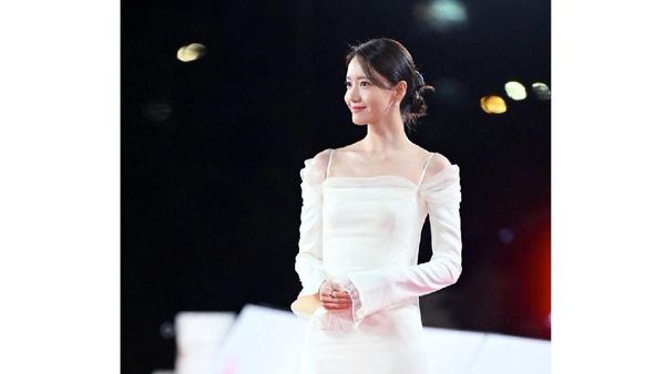 10 Gaya Menawan Aktris & Aktor Korea yang Hadiri Blue Dragon Film Awards 2021