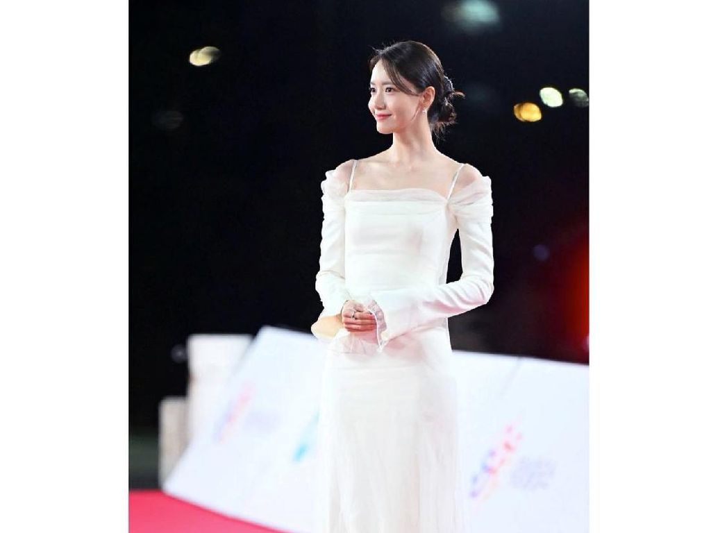 10 Gaya Menawan Aktris & Aktor Korea yang Hadiri Blue Dragon Film Awards 2021