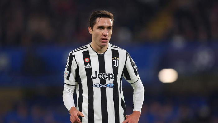 LONDON, ENGLAND - NOVEMBER 23: Federico Chiesa of Juventus 
 during the UEFA Champions League group H match between Chelsea FC and Juventus at Stamford Bridge on November 23, 2021 in London, England. (Photo by Catherine Ivill/Getty Images)
