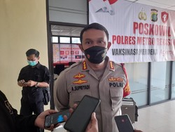 Polisi Selidiki Motif Pria Bekasi Tempelkan Kelamin ke Buku Doa