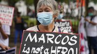 Pendemo Tolak Pencapresan Putra Diktator Ferdinand Marcos