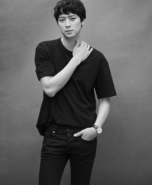 Terakhir, aktor Kang Dong Won juga merupakan salah satu aktor yang pernah menjajal peran sebagai orang asal Korea Selatan.