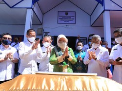 Menaker Resmikan Layanan Terpadu Satu Atap PMI di Polewali Mandar