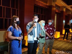 Nonton Losmen Bu Broto, Sandiaga Singgung Prokes di Bioskop