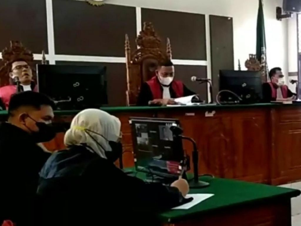Tipu Guru Rp 180 Juta, Oknum Polisi di Sumut Divonis 1,5 Tahun Penjara Tipu Guru Rp 180 Juta, Oknum Polisi di Sumut Divonis 1,5 Tahun Penjara