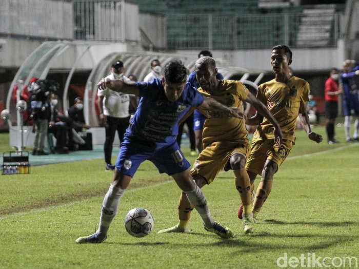 Pertandingan lanjutan BRI Liga 1 pekan ke-14, Bhayangkara FC melawan PSIS Semarang di Stadion Maguwoharjo, Sleman, Yogyakarta, Jumat (26/11/2021). Bhayangkara FC ditahan imbang tamunya PSIS Semarang dengan skor akhir 0-0.