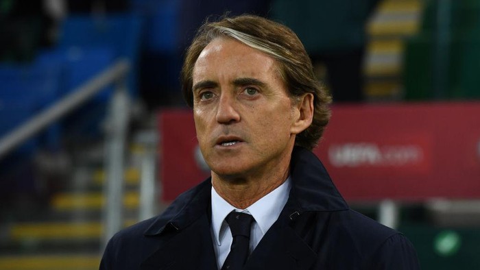 BELFAST, NORTHERN IRELAND - NOVEMBER 15: Head coach of Italy Roberto Mancini line up for the national anthem prior to the 2022 FIFA World Cup Qualifier match between Northern Ireland and Italy at Windsor Park on November 15, 2021 in Belfast, Northern Ireland. (Photo by Claudio Villa/Getty Images)