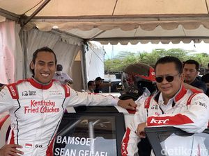 Momen Sean Gelael Balikkan Mobil Reli Ringsek Berisi Bamsoet Momen Sean Gelael Balikkan Mobil Reli Ringsek Berisi Bamsoet