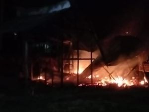 Astaga, Pria di Sulut Bakar Rumah karena Teman di FB Dihapus Istri