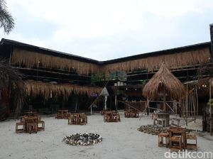 Seru! Kafe Nuansa Pantai di Kaki Gunung Ciremai Ini Dihiasi Pasir Putih Seru! Kafe Nuansa Pantai di Kaki Gunung Ciremai Ini Dihiasi Pasir Putih