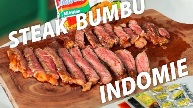 Steak Indomie/Foto: YouTube.com/Willgoz Kitchen Makanan viral 2021 : Steak Indomie