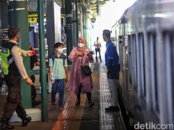 Kawasan Monas Ditutup, Penumpang 12 KA di Gambir Bisa Naik dari Jatinegara