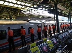 Pria Tak Sadarkan Diri Ditemukan di Pinggir Jalur Kereta Gambir-Juanda