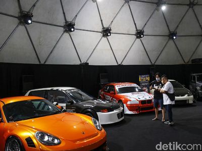 Wow Keren, Mobil dan Motor Modifikasi Mejeng di Senayan Park