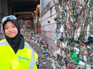 Remaja Asal Gresik Ini Jadi Aktivis Iklim Sejak SD, Kini Jadi Sorotan di Eropa Remaja Asal Gresik Ini Jadi Aktivis Iklim Sejak SD, Kini Jadi Sorotan di Eropa