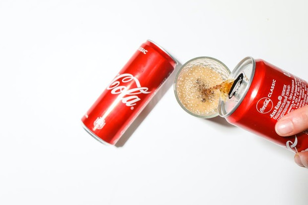 (Awas! Meski menyegarkan, ternyata soda bisa memicu penuaan dini bagi kulit/Foto: pexels.com/Polina Tankilevitch) Awas! Meski menyegarkan, ternyata soda bisa memicu penuaan dini bagi kulit/Foto: pexels.com/Polina Tankilevitch