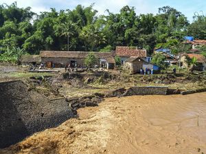 Tiga Faktor Penyebab Bencana Alam di Garut Tiga Faktor Penyebab Bencana Alam di Garut