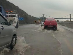 Banjir Tol Pandaan-Malang Tahun 2020 Akibat Luberan Irigasi