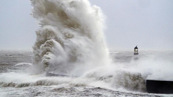 Begini Kerusakan Akibat Badai Arwen di Inggris