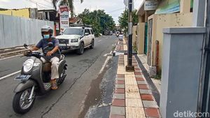 Diprotes Forum Disabilitas Kudus, Tiang Listrik Ini Berdiri di Tengah Trotoar